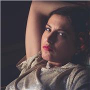 Laureata in Storia del Commercio e delle Navigazioni Medievali impartisce lezioni in Storia e Storia del Commercio medioevale